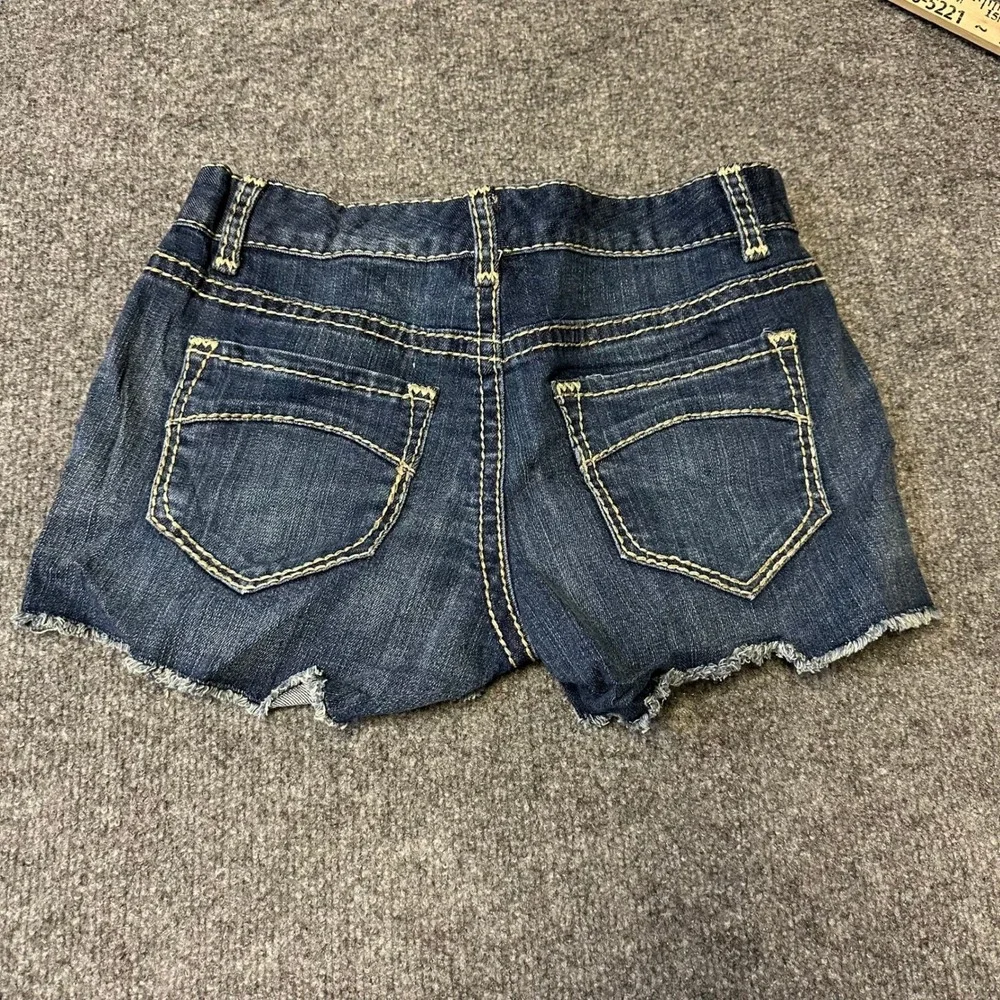 Cache Jean Shorts Womens Size 2 Blue Studded Low Rise Cut Off Denim Raw Hem Flaw